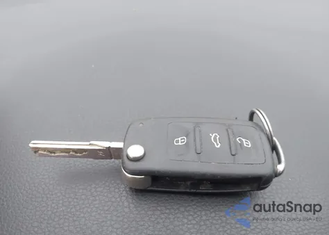 2010 Volkswagen Golf 2-Door z USA, uszkodzony, nr VIN WVWBA7AJ9AW317232